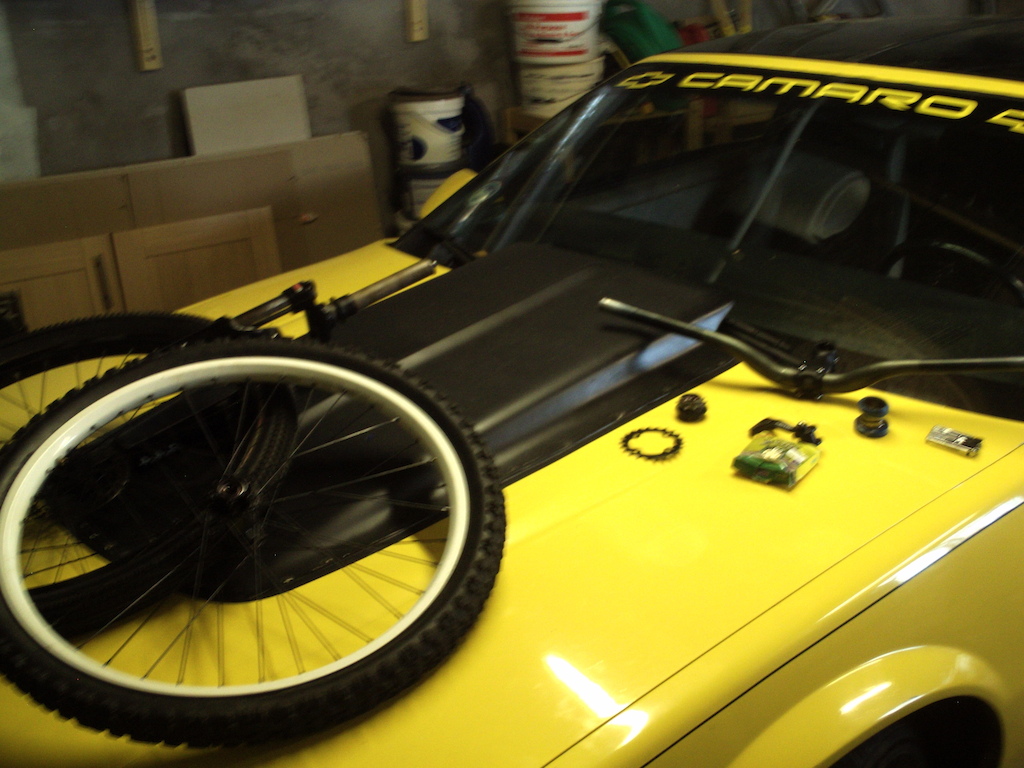 my jump bike set up for the moment ,
halo 10t rear , front diamond back till i buy a new front wheel ,
kenda tyres ( kingsize&amp; small 8 block)
riser bars oversized 
22t sprocket ( planning on a 26t so back to bmx gearing)
gold kmc chain and superstars tentionor
fsc pig and unused sr suntours till i get new bombers just waiting for my frame now :) and then will order a hollowtech raceface II bottom bracket :) and get some hydraulic brakes