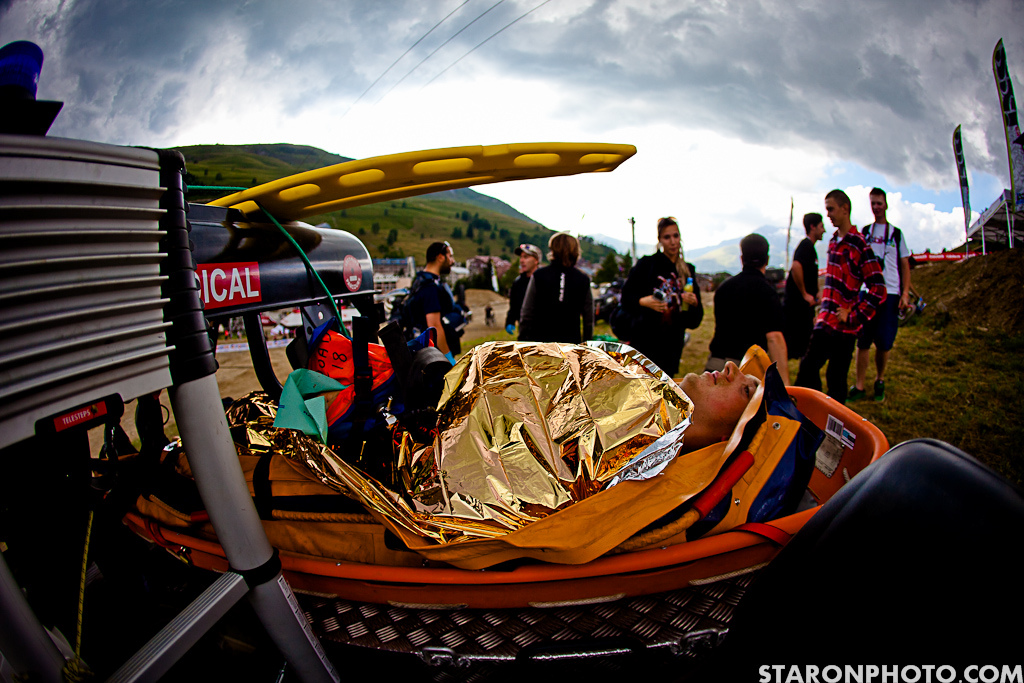 Tomas 'Leader' Zejda had a serious accident during training session for slopestyle event at Crankworx Les2Alpes. Finally after examinations doctors said: broken finger in one hand and broken wrist in his second hand. We wish you a fast recovery Leader !!
Photo by Piotr Staroń - http://staronphoto.com