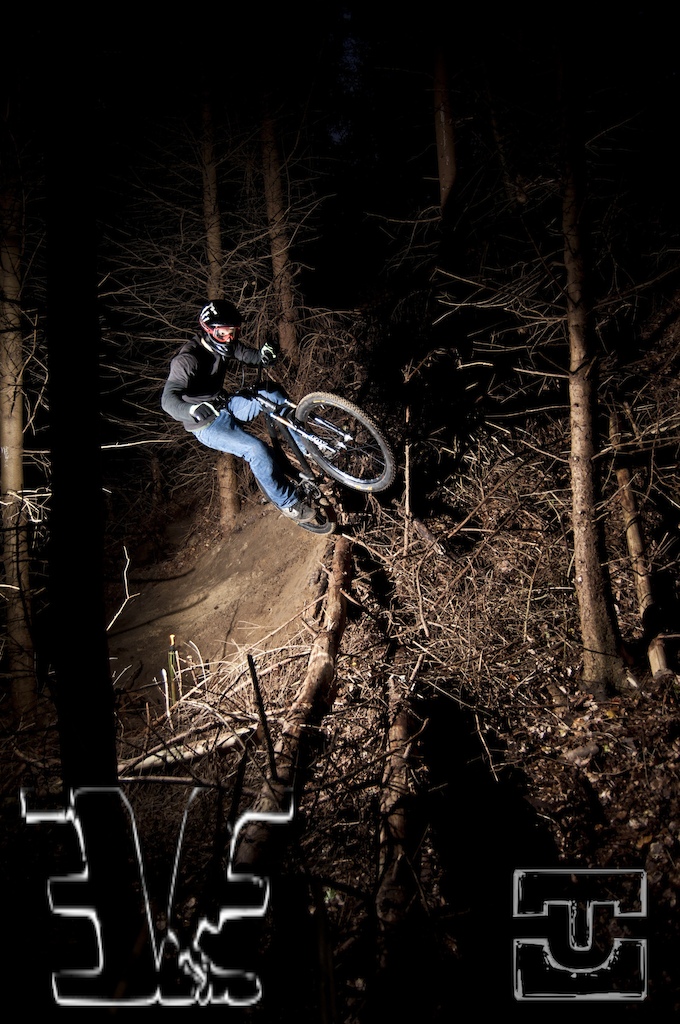 Pretty scary shooting @ night with my cameraman Chris.

Thanks to Essential Bikes and Unmac Clothing for giving me wings!!!