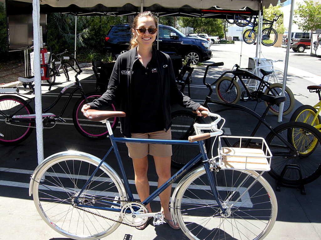 Felt's Eva Lewington poses with the York urban bike - Two-speed kick-back rear hub, relaxed road geometry, retro components and a sweet 12-pack rack.
