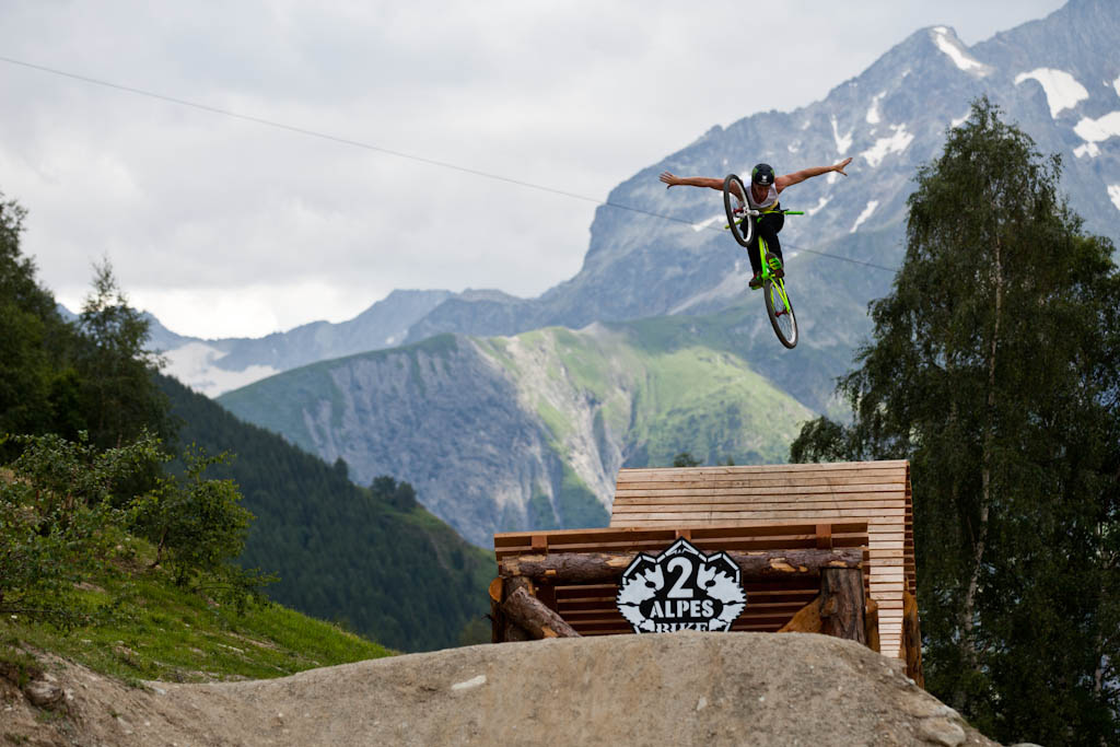 Sam Pilgrim during Crankworx Les 2 Alpes.

Photo by Szymon Nieborak (http://delayedpleasure.com)

More at http://nsbikes.com