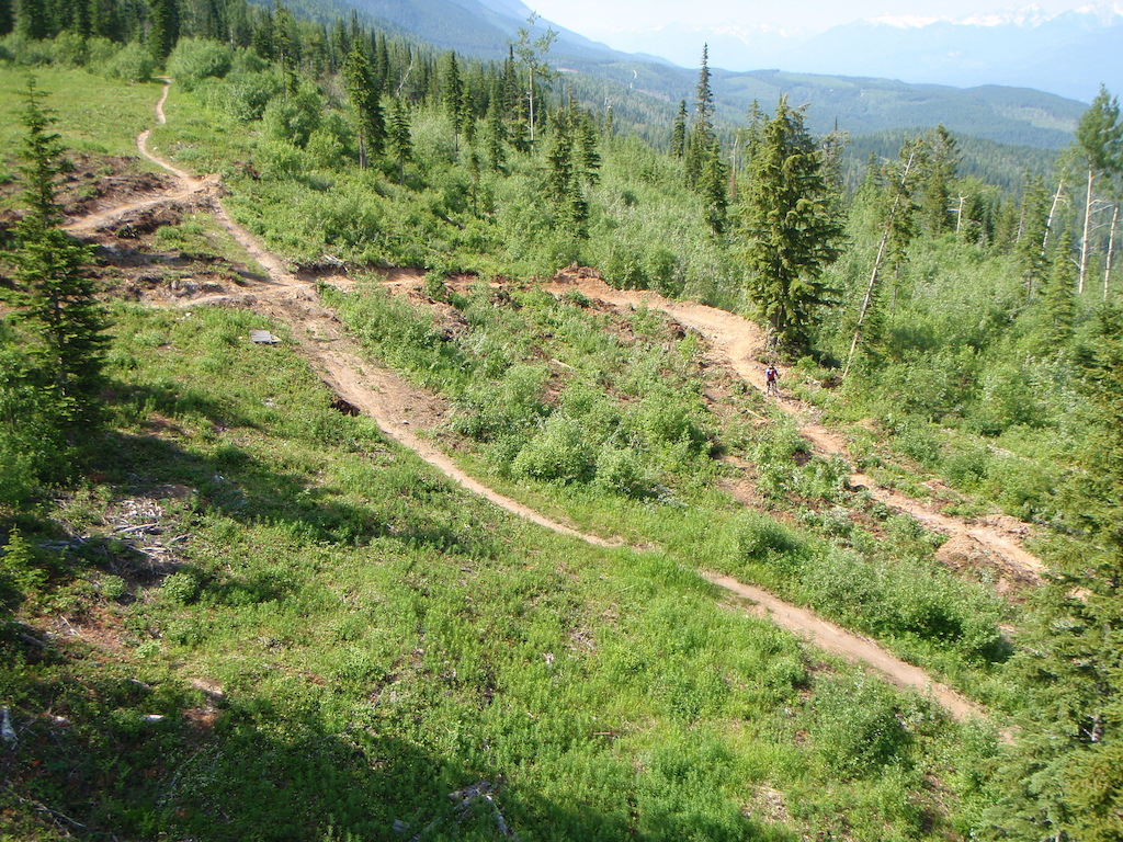 As part of our green campaign, we decreased the grad and added some curves on this beginner trail.