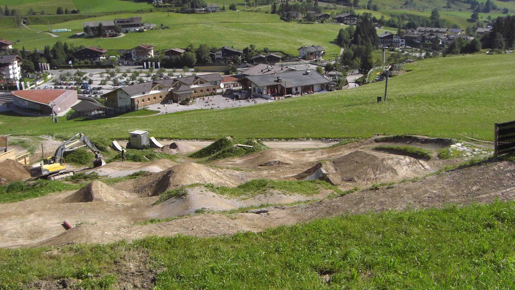 Reshaping of Leogang´s notorious 4x-track for the 2012 UCI Mountain Bike &amp; Trials World Championships