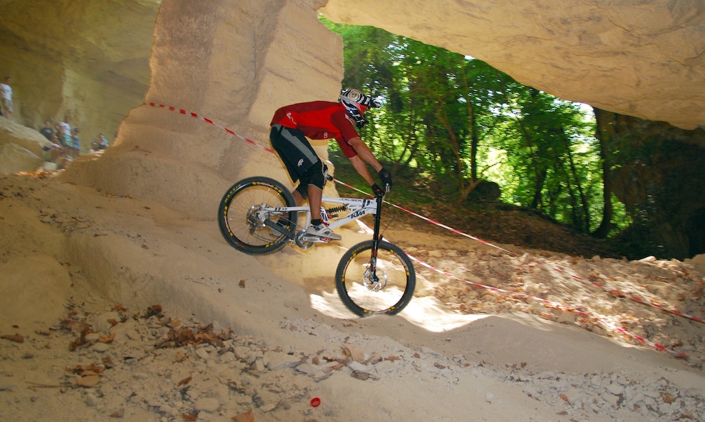 drops in the cave

Race hosted by: SubZero and Fanatic
Location: Rakovac, Serbia