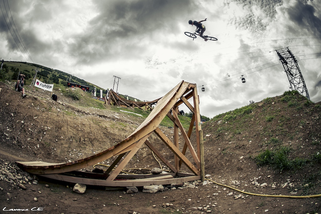 Big dumper 360 one hander from the french up and comer - Laurence CE - www.laurence-ce.com