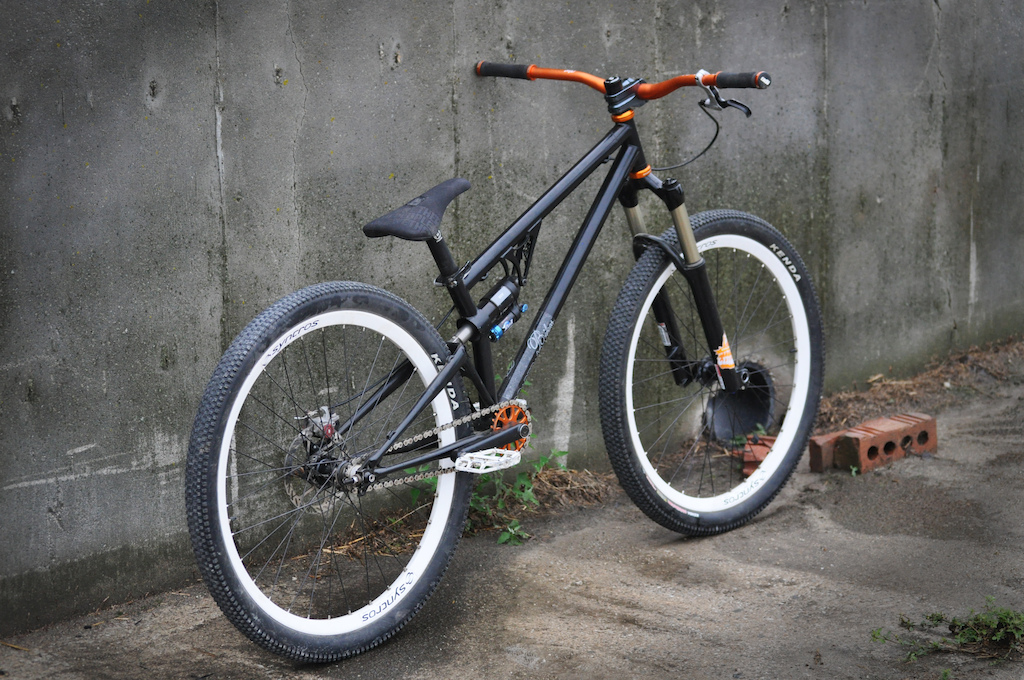The Le Pink back from a fresh paint job, new shock mounts, and new bb bearings. Stoked!