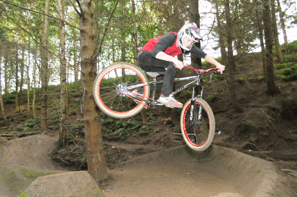 little evening session down the jumps with the sister taking pics