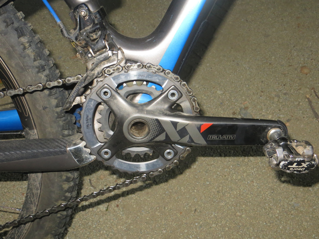 Sram XX carbon crank set. Very smooth and incredibly stiff. One of the lightest crank sets on the market.