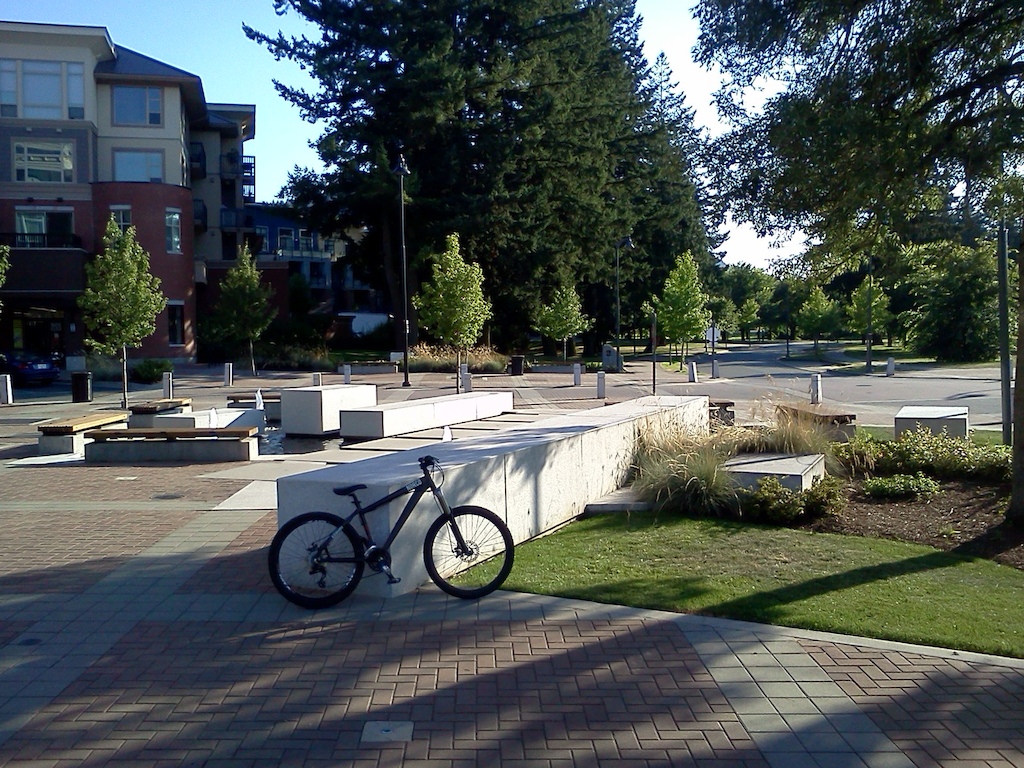 picture of my bike at the garrison plaza, lots of cool trials potential here on the benches and ledges of the fountain :)