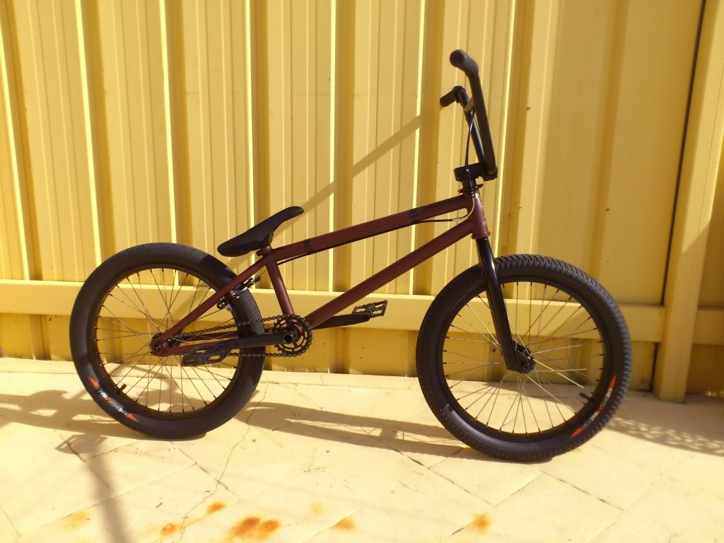 Frame: TotalBMX Voltron Mark Webb Signature 
Forks: Odyssey Cs2 Race 
Bars: Flybikes Lago 2 
Stem: Colony Official Stars 
Headset: Backbonebmx 
Grips: Flybikes Fino 
Lever: Odyssey M2 
Cables: Upper: Odyssey Dual / Lower: Odyssey Dual 
Brakes: Flybikes Suelo 
Gyro: Snafu 
Seat: Shadow Slim 
Seatpost: Backbonebmx 
Seat Clamp: Built In 
Cranks: Flybikes Dolmen 175mm with Ti B6 Spindle Bolt 
Sprocket: Terrible One Logans Run 25T with Ti B6 Sprocket Bolt 
Chain: Cult 410h 
BB: Eclat 22mm 
Pedals: Flybikes Ruben Pc