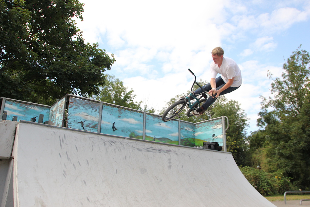 Barspin air, passing it like a bitch