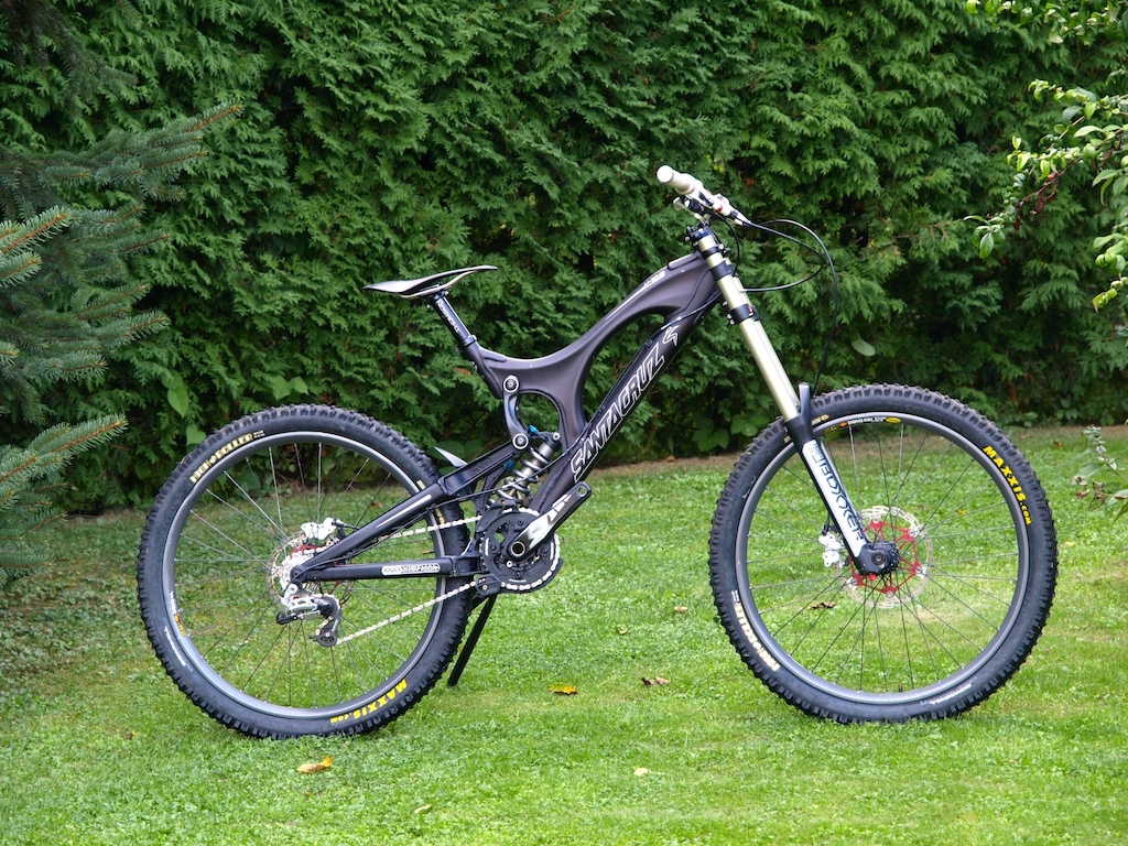 Complete 2009/2010 Santa Cruz v10 bike for sale, size medium