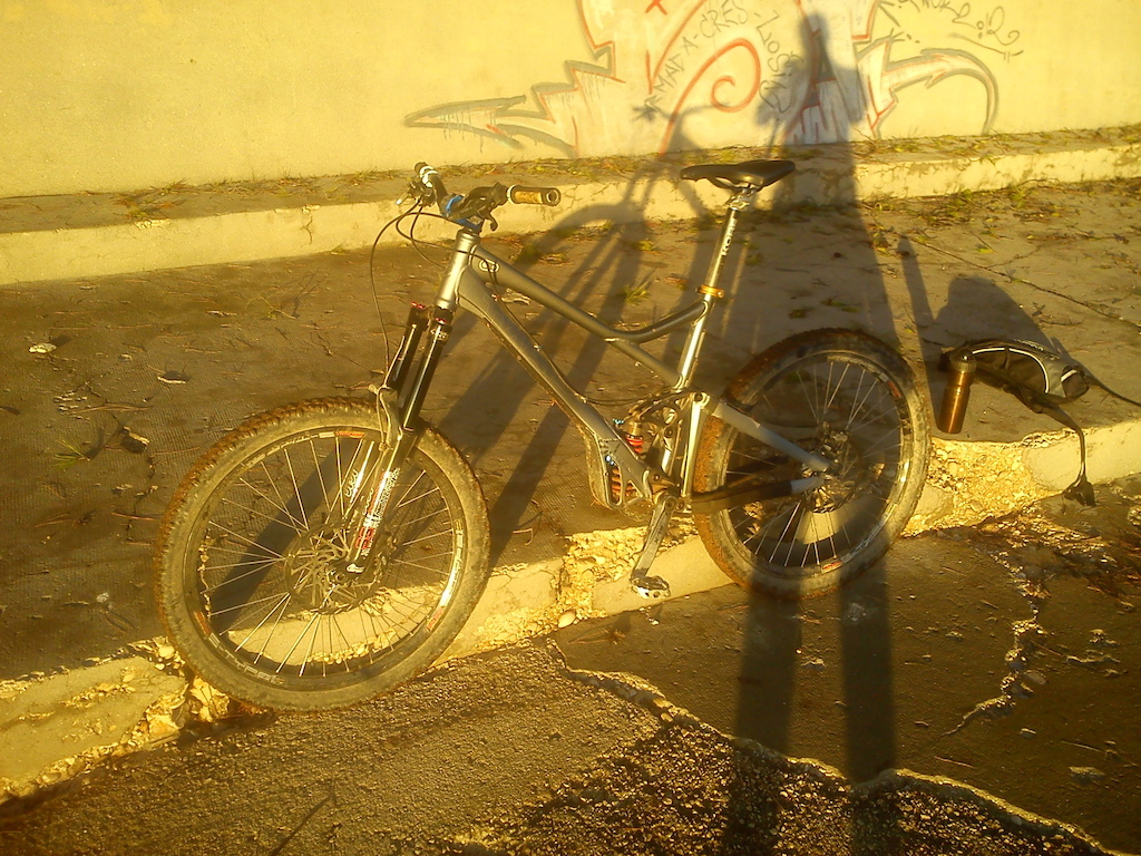 First ride with my new bike.Giant reign x 2008 

I use it for allmountain riding