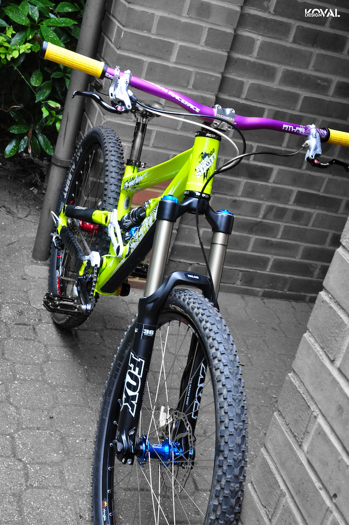 SCOTT Voltage FR ____________________ Mini DH revised - Going 650b front wheel and 785mm Atlas FR bars /// Other components: Fox TALAS RLC 160mm _ DHX AIR 5.0 _ Hope PRO II hubs with DT EX 5.1D / SUN EQ27 rims and 180/160mm Ashima rotors _ Hayes STROKER ACE _ Race Face Atlas FR cranks _ XTR shifter _ XT mech/cassette _ HT pedals _ THOMSON Elite X4 stem _ Syncros Micro 7075 seatpost _ WTB Devo Ti saddle _ Schwalbe Fat Albert / Pacenti Neo Moto rubber