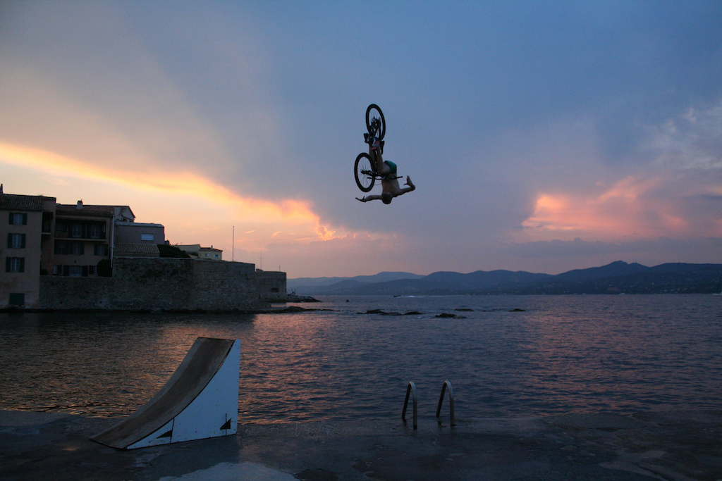 Water Jump Session - Big Frontflip Tuck No Hander