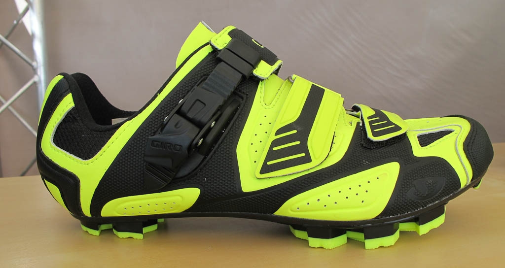 The Giro Code shoe caught my eye because of its High Vis colors, once I asked more about the shoes I learned that it’s Giro’s high end XC shoe featuring an EC90 carbon shank, three strap closure, toe spikes and rubber soles and retails for $290 USD