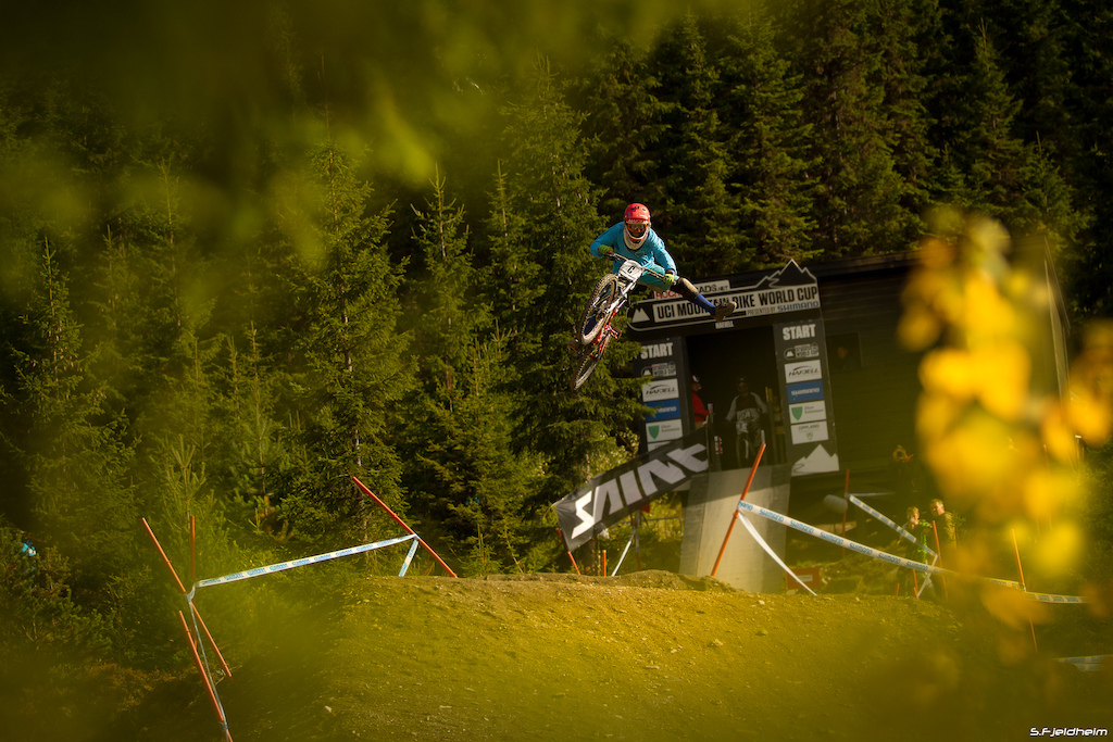 13 year old Barge Vestavik do the dogpisser over one of the monsterjumps in the Hafjell WC track.