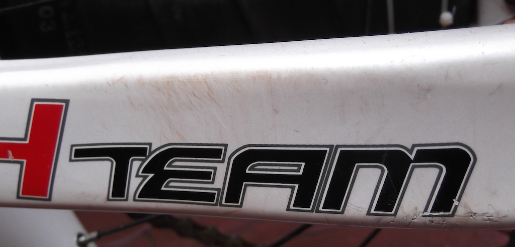 After a year of extreme use, it was time to do a little bike detail, as you can see, had some light scratches