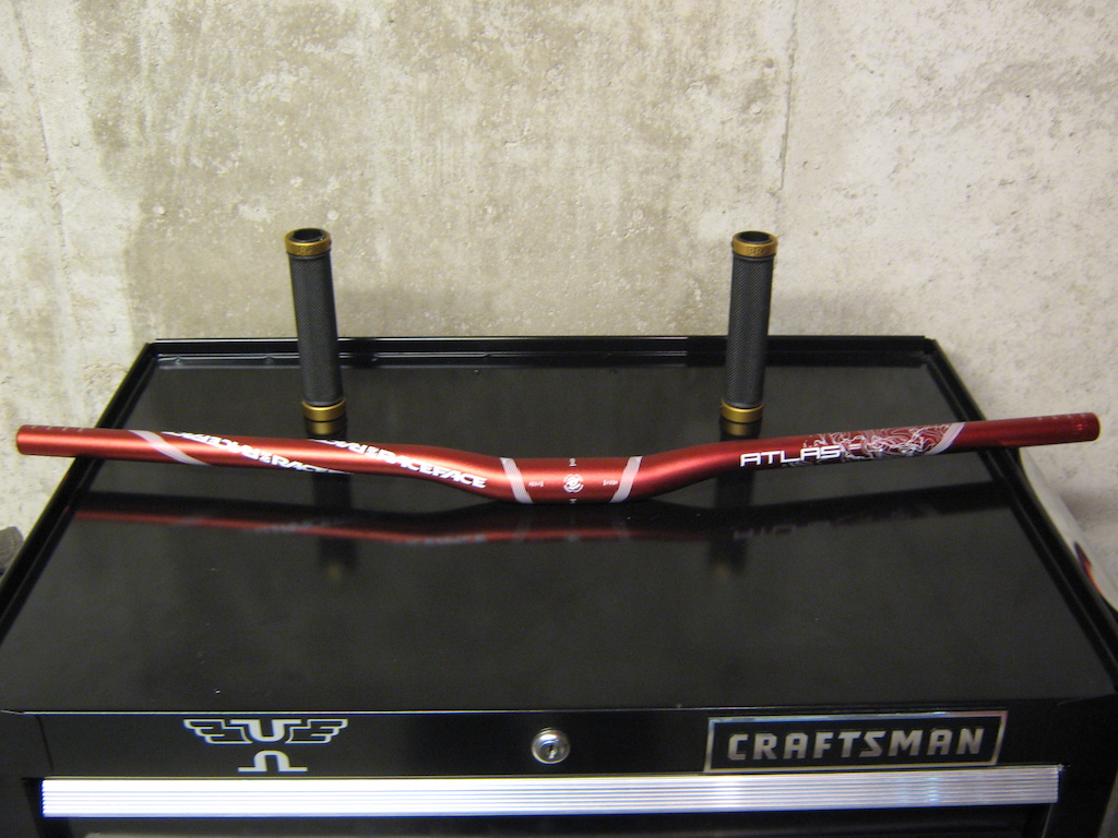 new 2013 race face atlas riser (285mm) rum red with new pro lock on grips