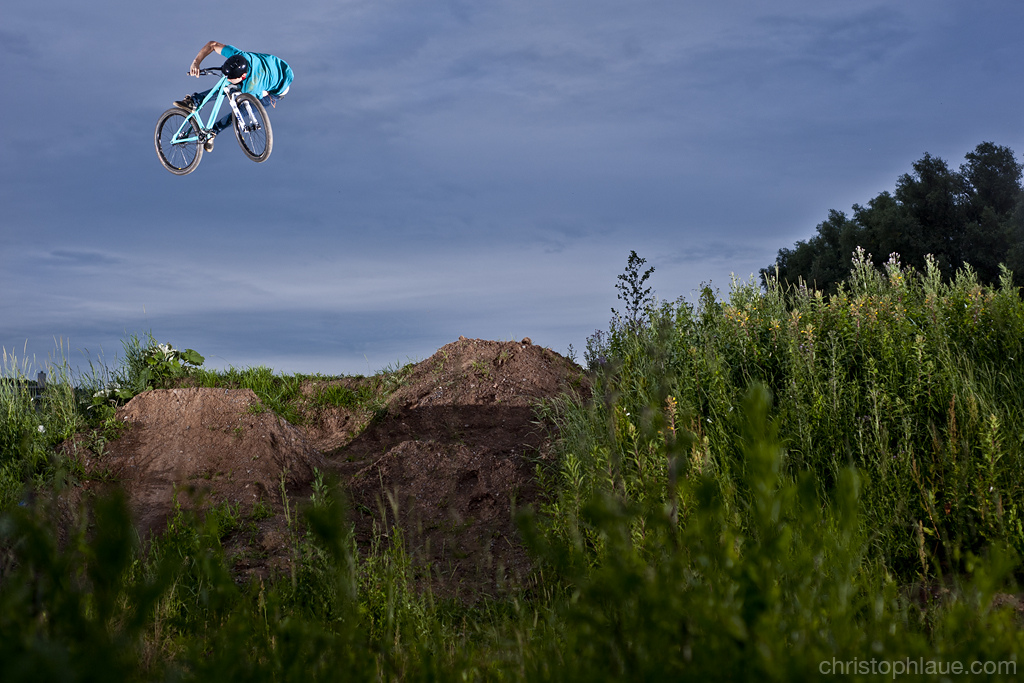 Check out his t-shirt, it's almost between his front tire and his fork...Photo: Christoph Laue