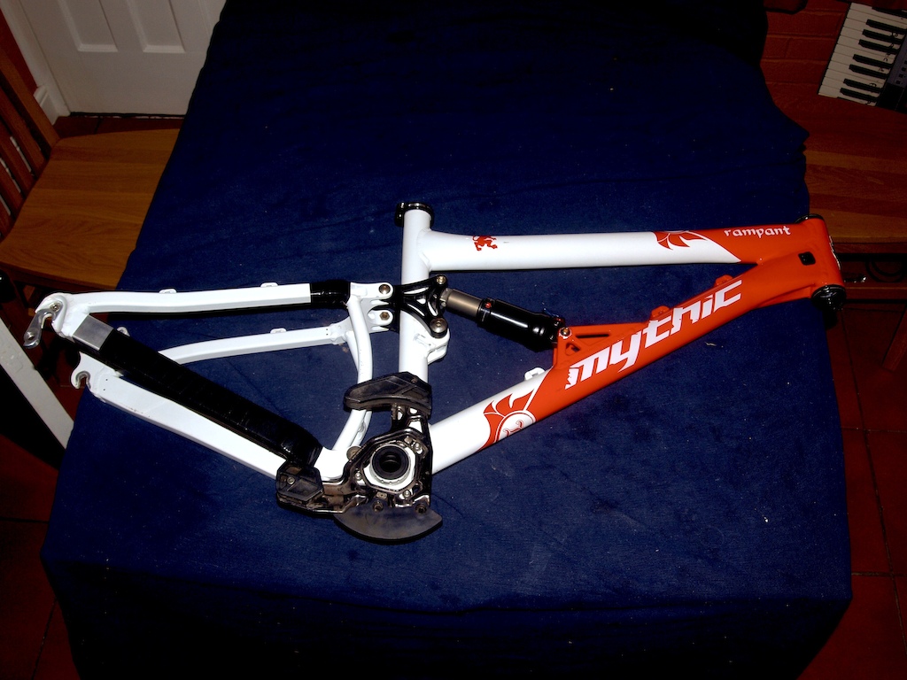 New Rampant frame, can't wait to get this beast built up tomorrow!