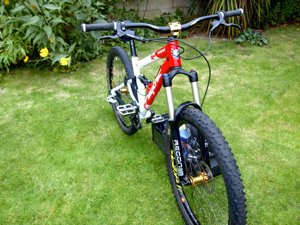 New Mythic (Banshee) Rampant build, still a few bits to sort, borrowed saddle/seat post but who cares, it's a beast!