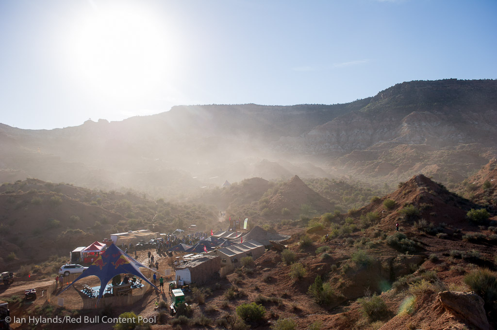 It was a dusty morning in the desert. As the riders meeting got underway the mountain was almost hidden for a while...