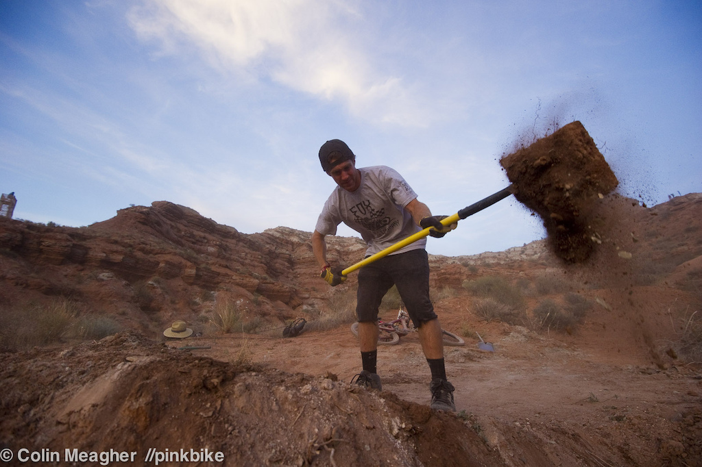 With qualifying over Cam McCaul and a number of other riders wasted no time in getting on the hill to start working on their lines for the finals until nightfall shut them down.