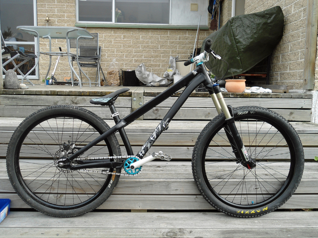 New forks arrived today, I'm going to lower them on thursday, more photo's to come
