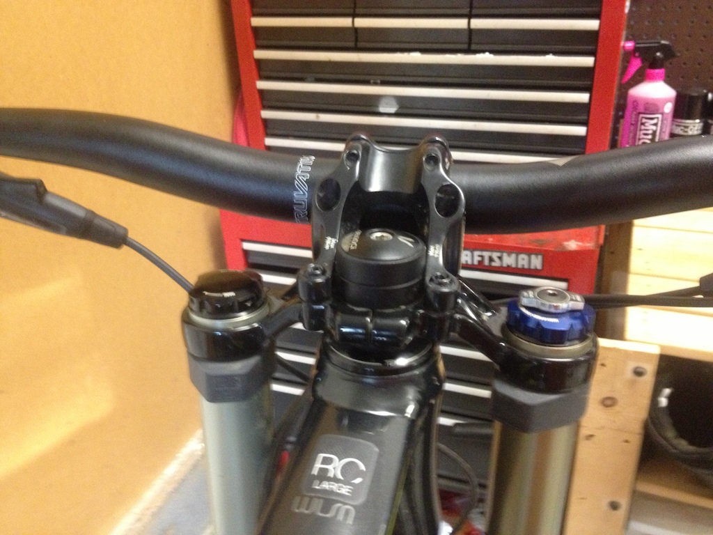 Stock Head set and bars on a Devinci Wilson RC