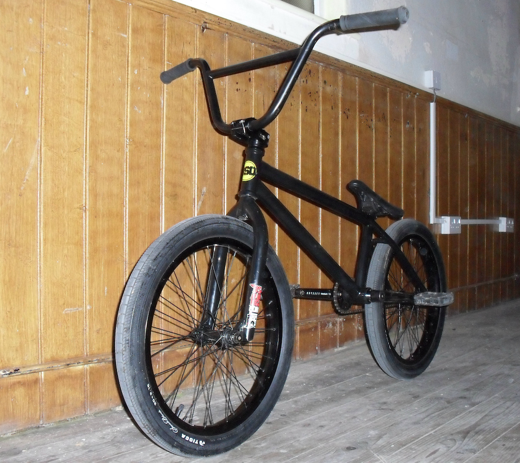 BSD WZA frame Fly Lago bars BSD Ghetto V2 forks BSD rear hub Twenty Highland front hub Primo Balance 7005 rims BSD double butted spokes Tioga Street Block tyres Eclat Burns stem BSD headset Duo Resilite pedals BSD vinyl seat Shadow Conspiracy Thirteen grips and bar ends Odyssey Twombolts cranks SaltPlus sprocket Alone BB KMC chain