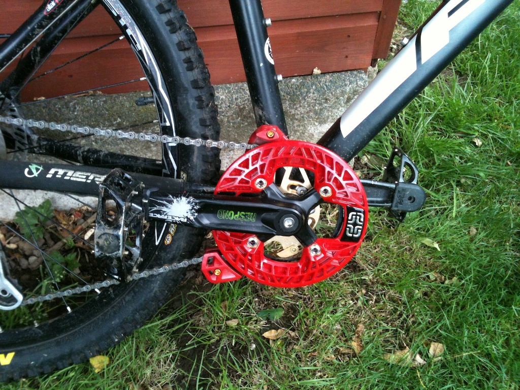 Has. Few people asking about this Chainguide And Crankset so I thought I'd upload a few piccys