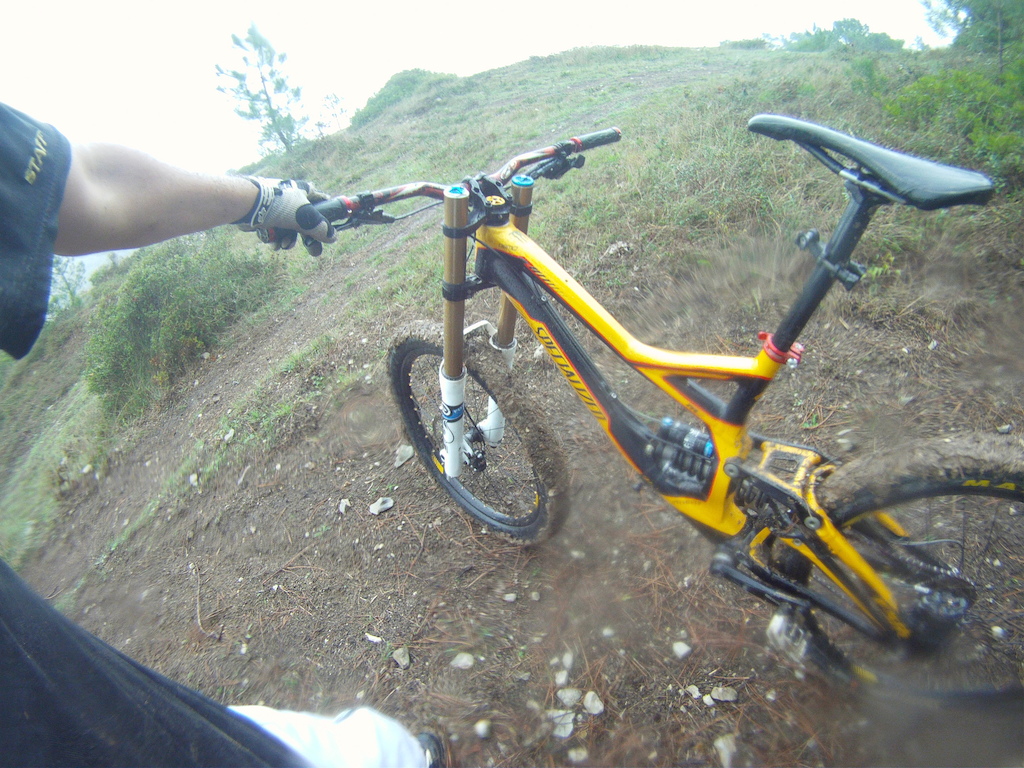 My Specialized Demo 8 I 2011 doing some enduro/downhill
