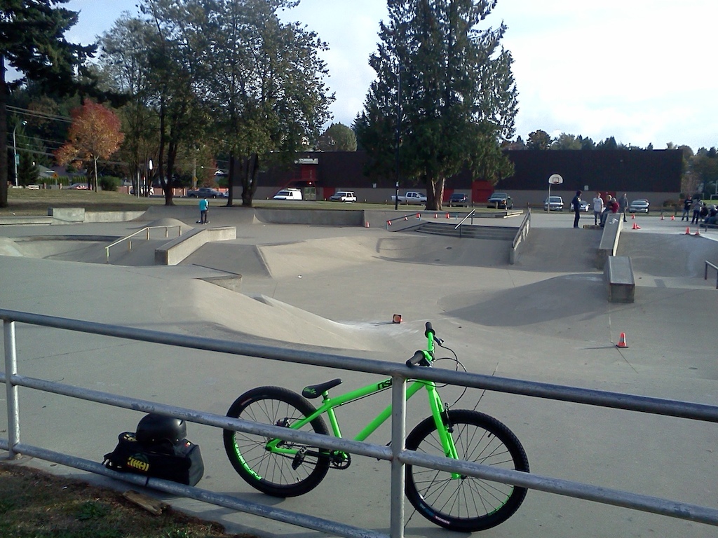 Took a shot of my Holy1 while resting at the Abby skate park, love the park, especially that 4set stepup above my bike in the pic, and also, to the left of the stepup, i like to jump off the top of the stairs, and clear that little landing and roll down that roll, and then over the low sloped hip and up the steep slope out of the pic, really fun park :)