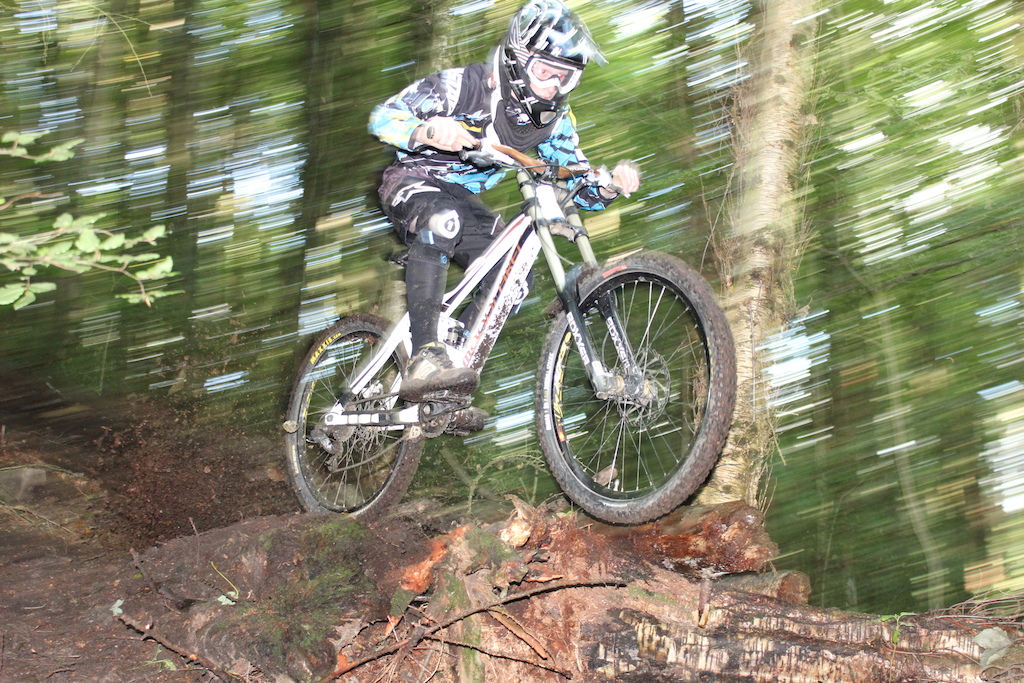 Jamie sending a loose drop on one of the single tracks at Storthes Hall