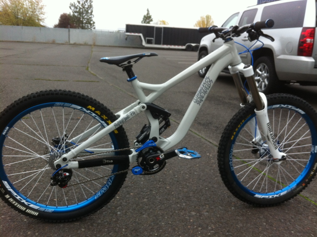 Commencal Supreme FR. New slay for 2013!

CHECK THIS LINK OUT!  http://unrealcycles.com/