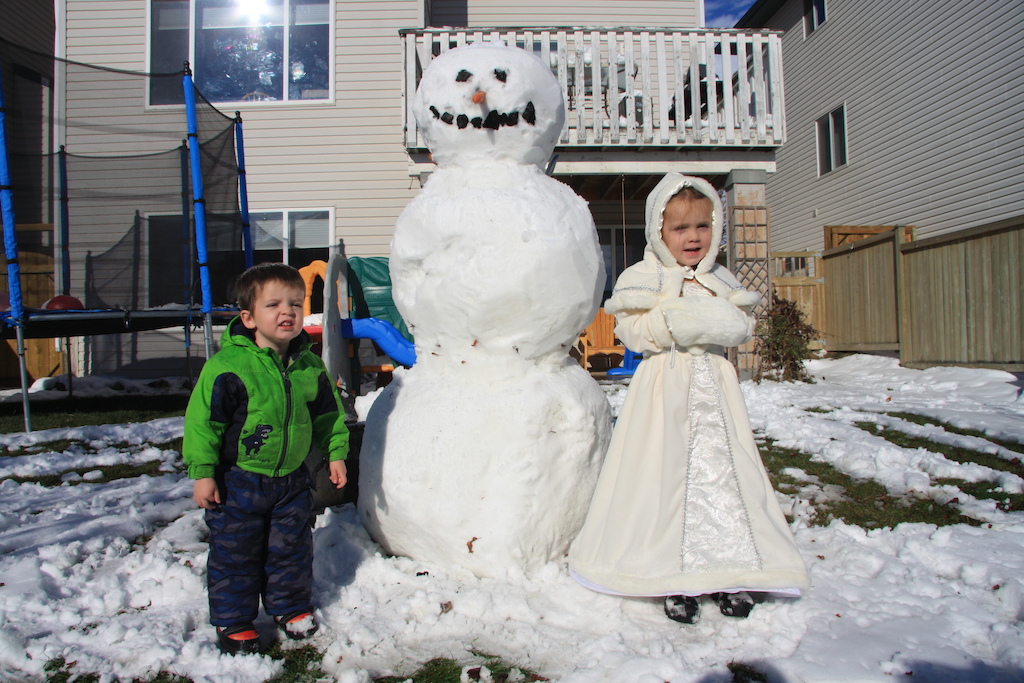 kids in yard. wtf snow?