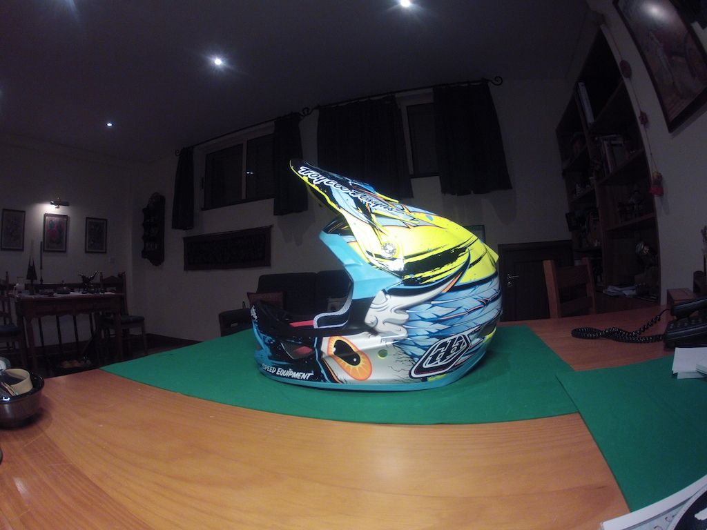 O meu novo casco / My new helmet
(Troy Lee Designs D3)