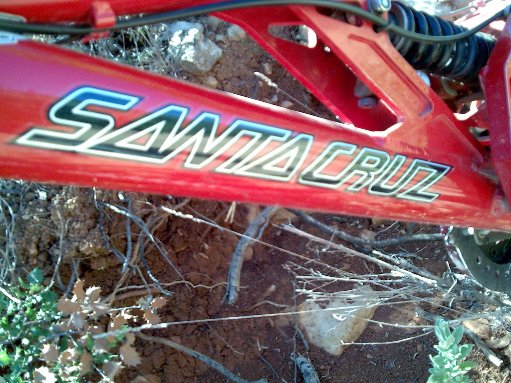 keep it real, ride old schol style bike like me =)
SANTA CRUZ SUPER 8 probably the only one riding in Portugal