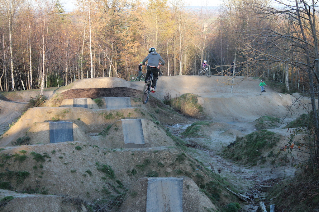 Just riding the mains.