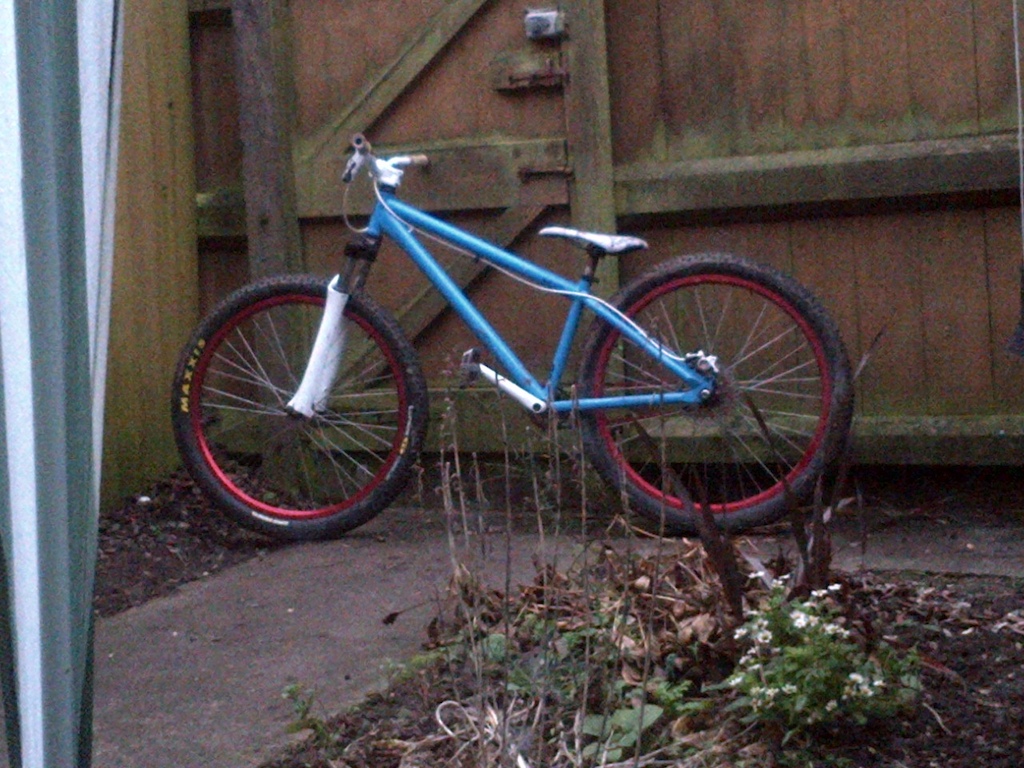 The new whip :) ... Some subtle changes in need but just nice to get back on one! .... Leaf d one , funn , gusset , atomlab , specialized , holy