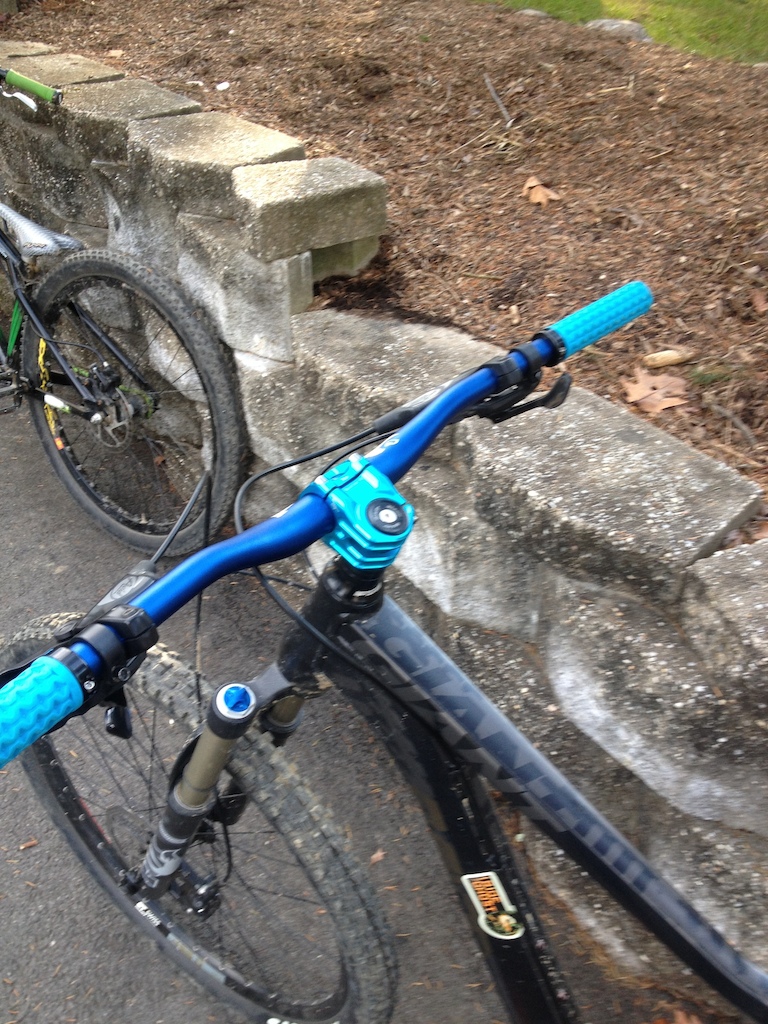 New ODI Flight Control bars, 
Candy Components Stem and Teva Grips!
Blue-ing out the Giant!