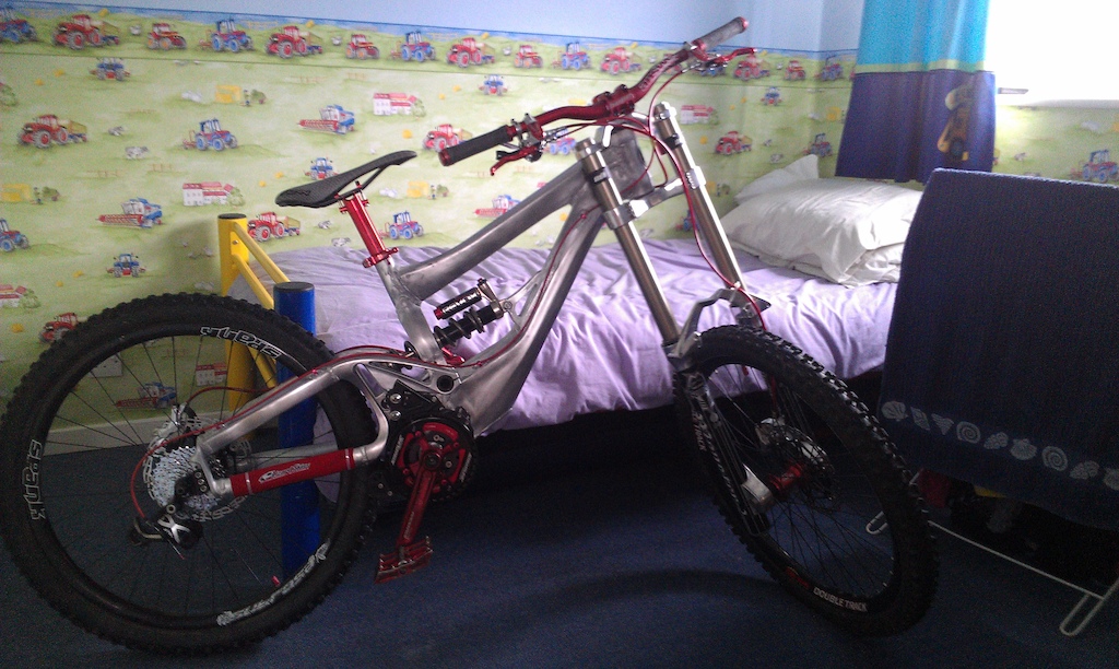 trek session 10,  with marzocchi  monster T2  forks,  hope stem, hope tech brakes, 10" rear travel, straitline pedals and chain guide with raceface atlas crank, jobs to do   Frame ready to be polish and front spank rim