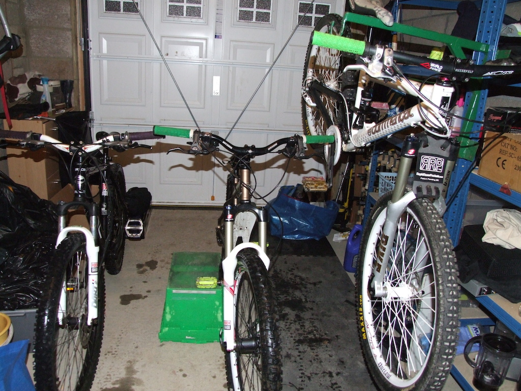 THE RIG'S 2013
-Old to new-
Dawes XC 2.2
Genesis Abyss
Onza Rip
Commencal Meta 4x