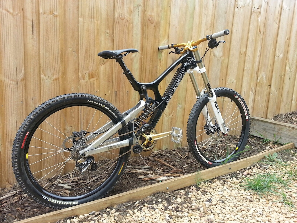 my new dh rig, v10 carbon
