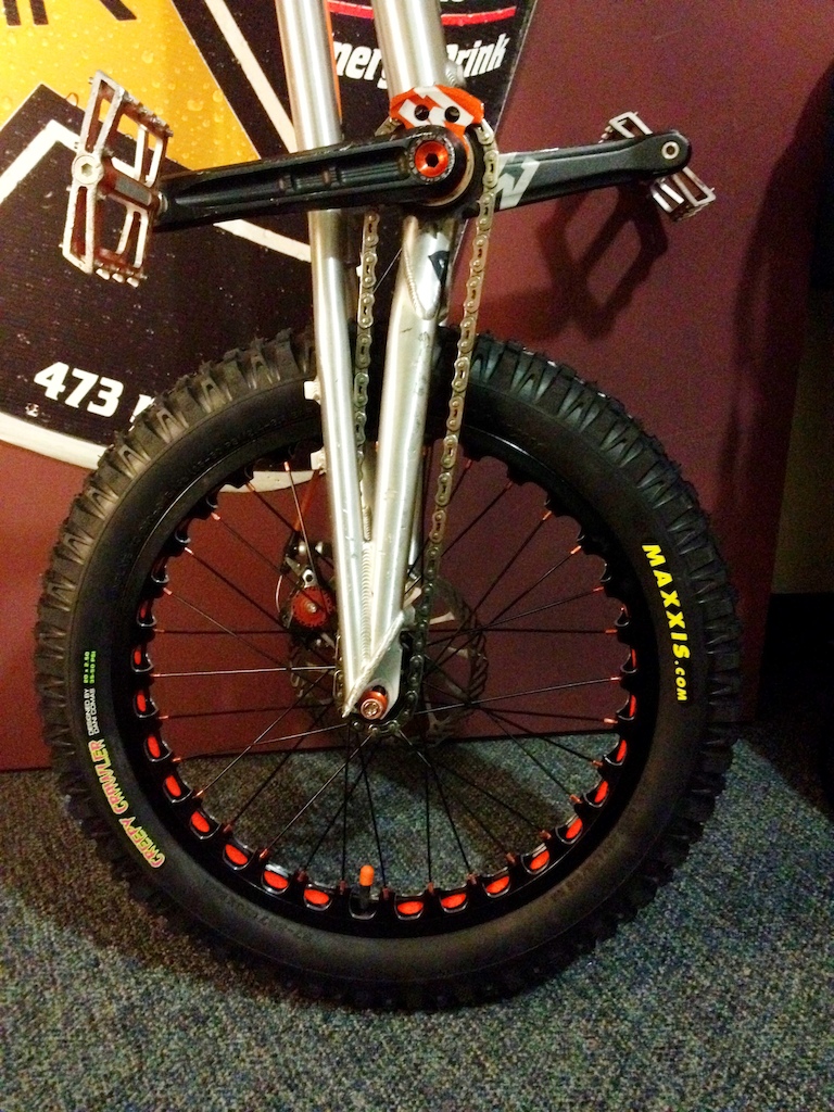 Threw on a new tire, and some orange rim tape on my new SL wheel. Thanks Aaron for building it