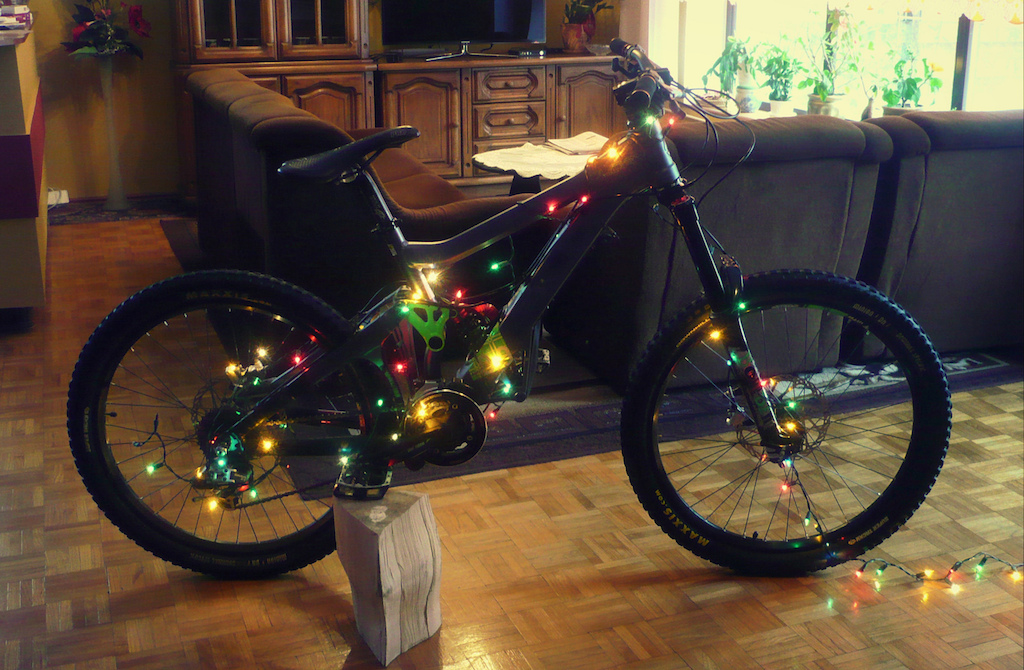 Bo rower też trzeba ubrać na święta!
because bike too one must dress on Christmas !

fun page: http://www.facebook.com/pages/Mouflons-Riders/280610895386266
 pinkbike: http://mouflonsriders.pinkbike.com/
web: http://mouflons.pl/