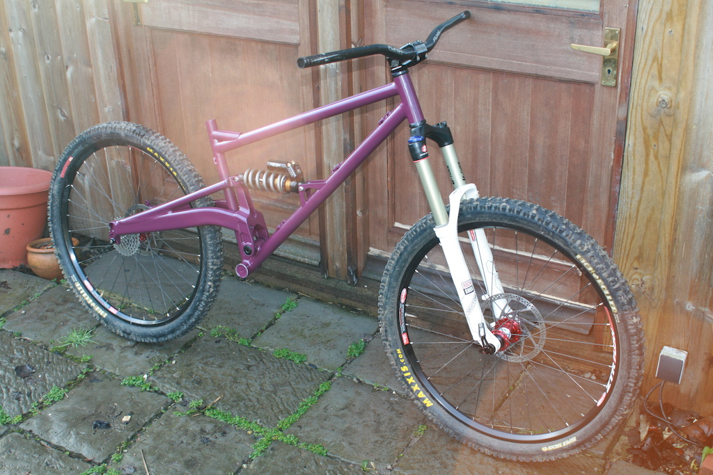 New frame, freshly powdercoated and with a few bits on...