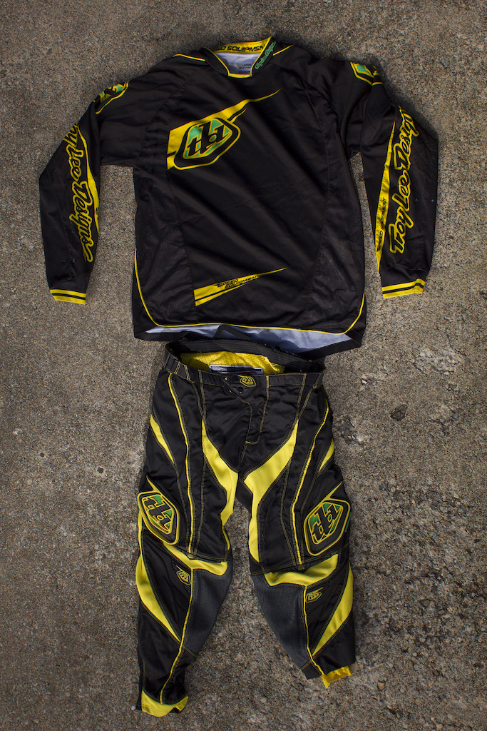 Troy Lee Designs MTB Gear (paints size 34, jersey is a large) - Used

For Sale! Shipping must be payed along with purchase. Please message me if you are interested. 

$50