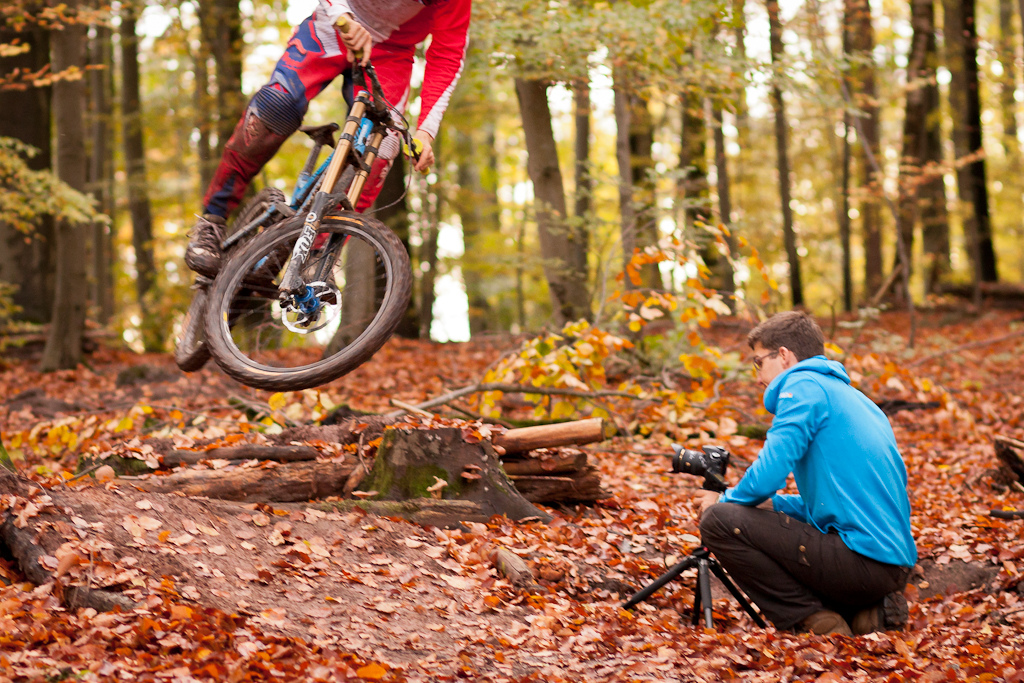 Daniel Schua filming.
Video here: http://www.pinkbike.com/video/286199/